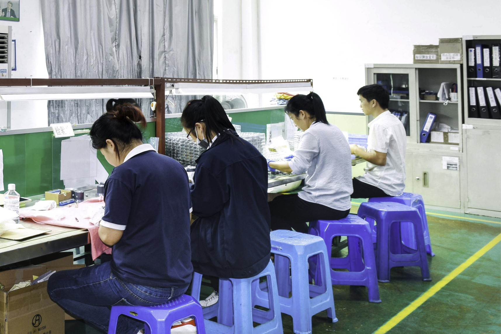 光軸—直線(xiàn)導軌具(jù)有(yǒu)良好的平衡性，能(néng)施加足夠的預壓，使剛性增大